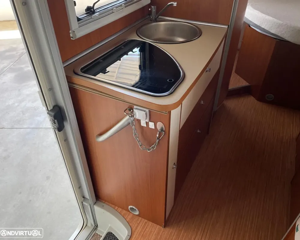 McLouis MC4 Autocaravana c/Cama Central e Elevatória Venda Aluguer Caravanas
