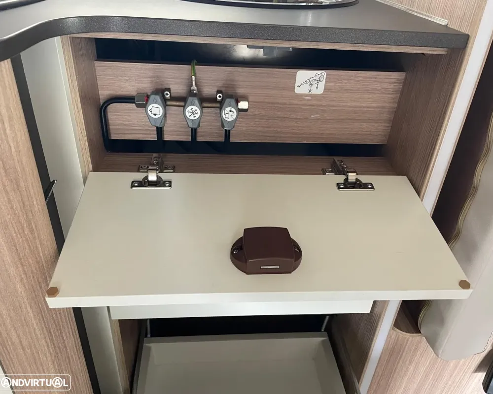 Burstner Lyseo Time Fidelity - Autocaravana c/Camas Central e Elevatória Venda Aluguer Caravanas