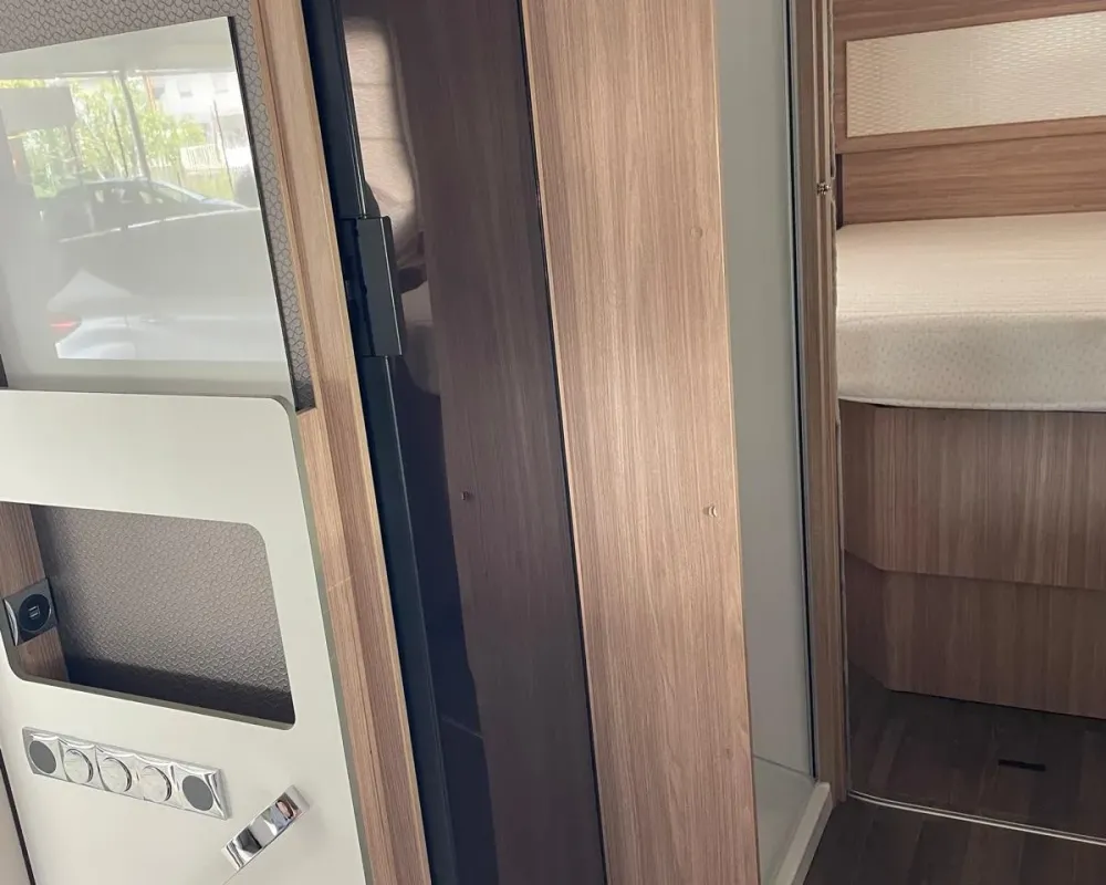 Burstner Lyseo Time Fidelity - Autocaravana c/Camas Central e Elevatória Venda Aluguer Caravanas