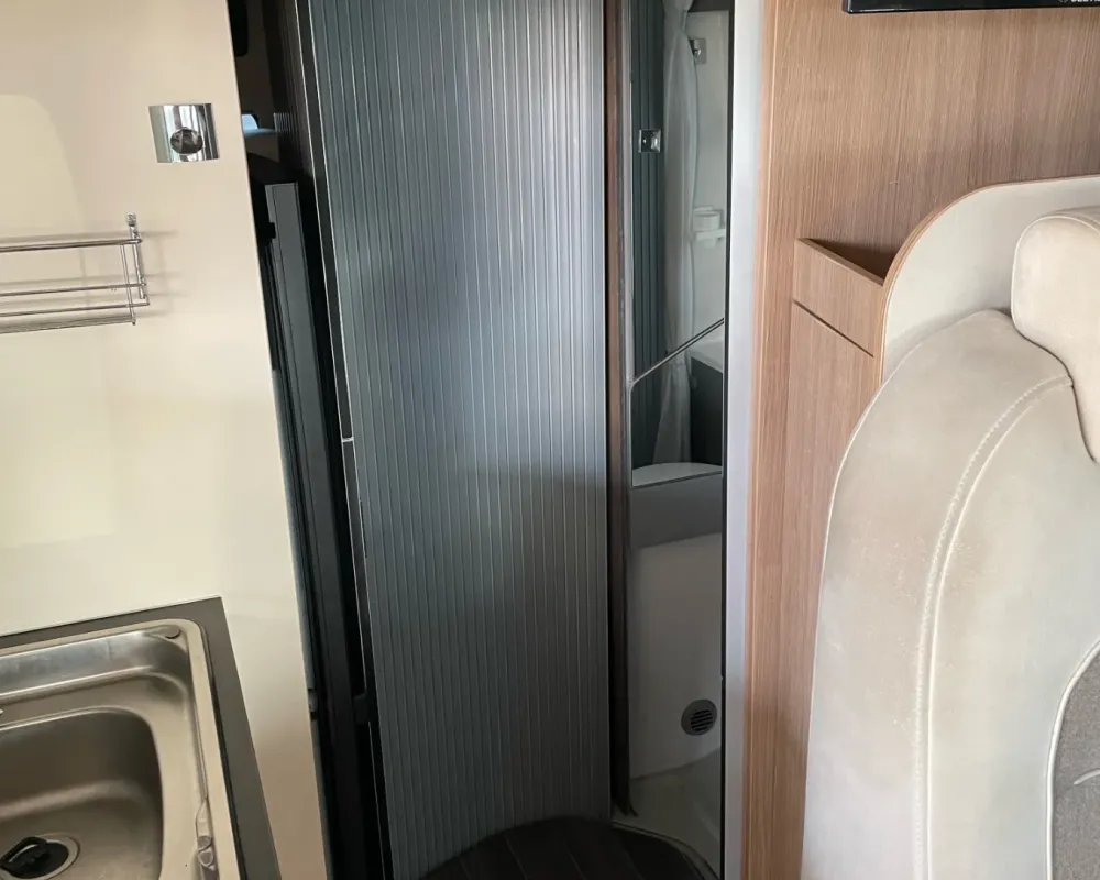 Adria Twin 600 SPT Family - Autocaravana Venda Aluguer Caravanas