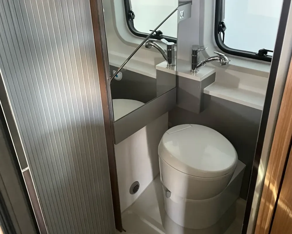 Adria Twin 600 SPT Family - Autocaravana Venda Aluguer Caravanas