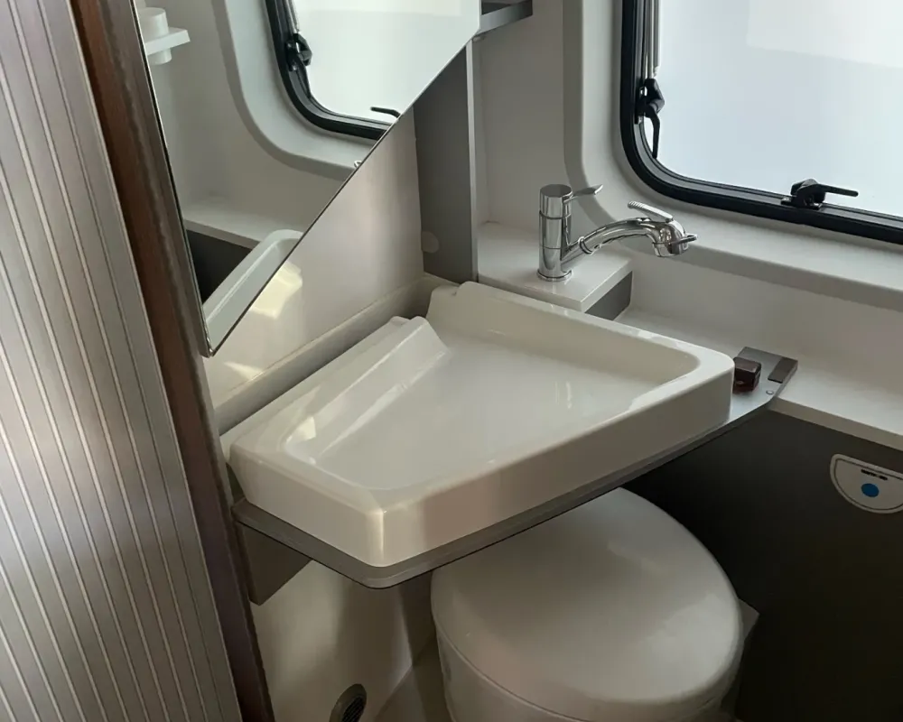 Adria Twin 600 SPT Family - Autocaravana Venda Aluguer Caravanas